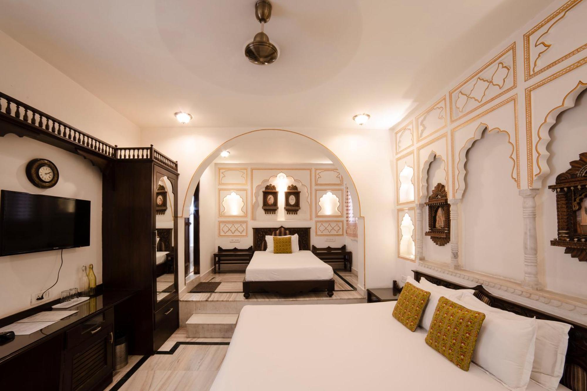 Pearl Palace होटल